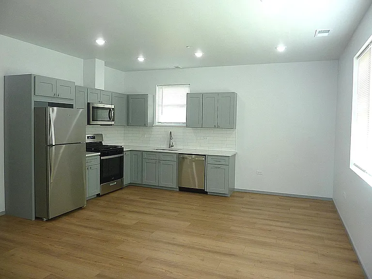 9522 S 53rd Ave #1S — Photo 5