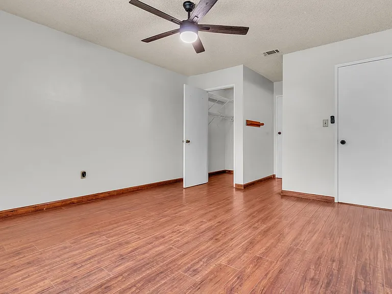 1428 Camelot Dr — Photo 23