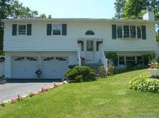 490 Mollie Blvd, Holbrook, NY