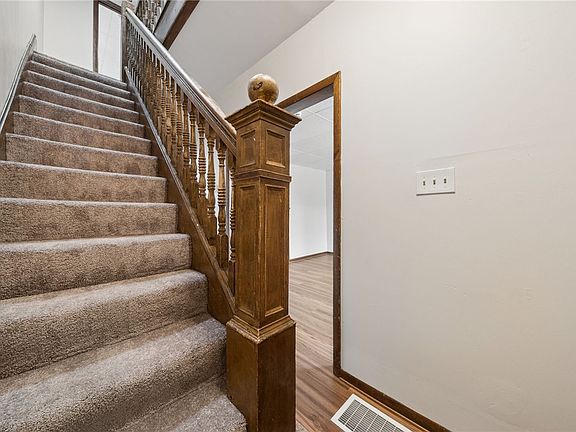 4th image of 504 Fair Oaks St