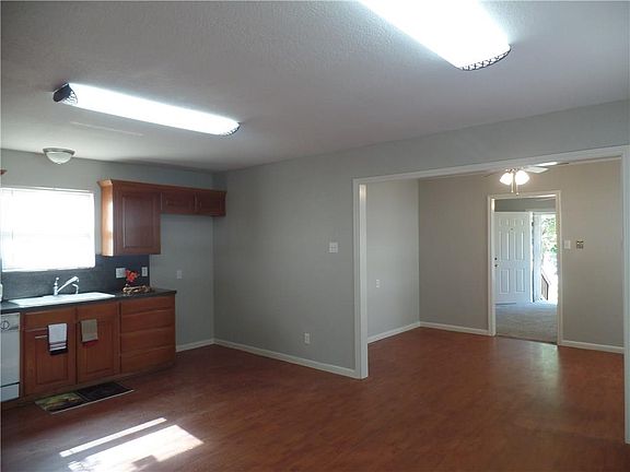 5th image of 2801 Burton Ave