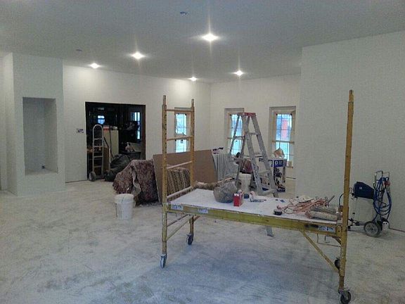 3rd image of 920 W High St