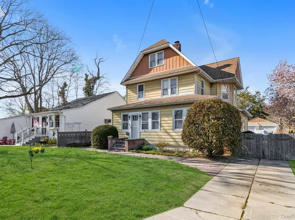 841 Waverly Place, Baldwin, NY 11510