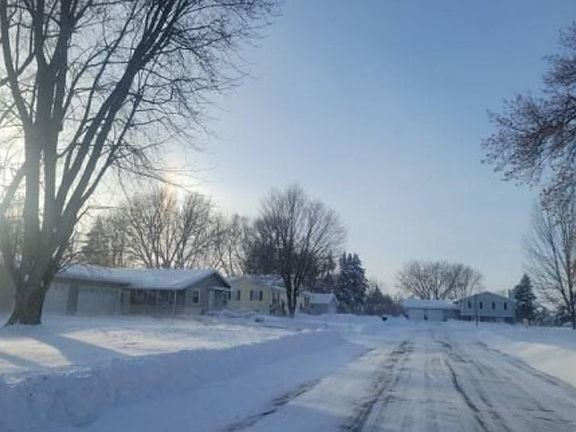 Exterior Neighborhood (street photo)