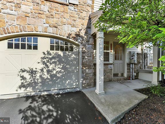 3rd image of 473 Nursery Dr N