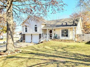 6805 Jason Smith Ct, Gladstone, MO 64118