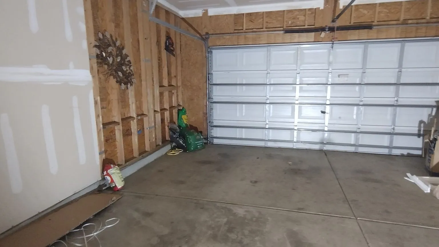 Room in 4 Bedroom Home at Genlee Dr — Photo 3