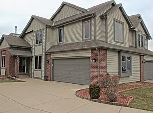 3215 S Ridge Crest Ct, New Berlin, WI 53151