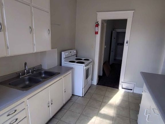 2nd image of 213 W Sycamore St #215