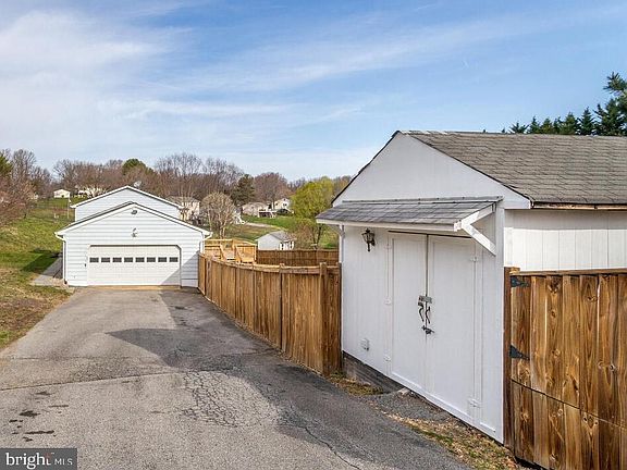 2nd image of 8575 Saint Andrews Dr