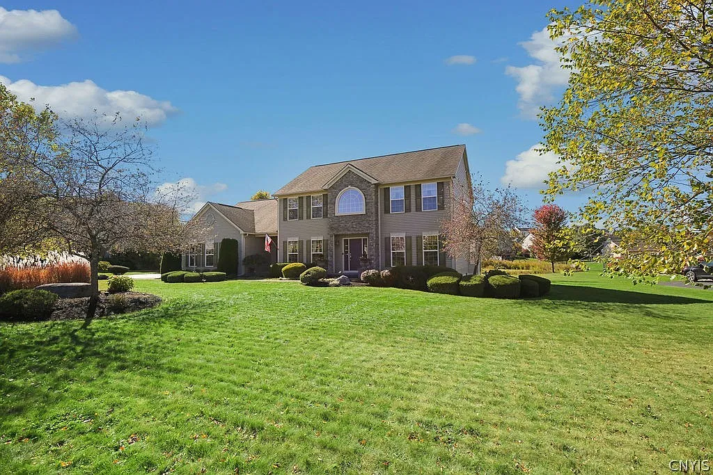 4 bed, 2.5 bath, 3236 sqft, $4,500 — Photo 1