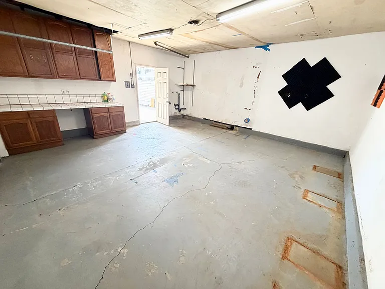 221 W Hammel St — Photo 24