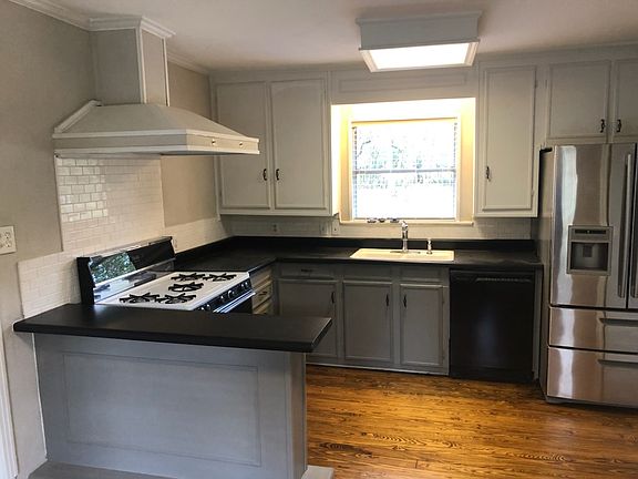 3rd image of 9246 Westview Dr
