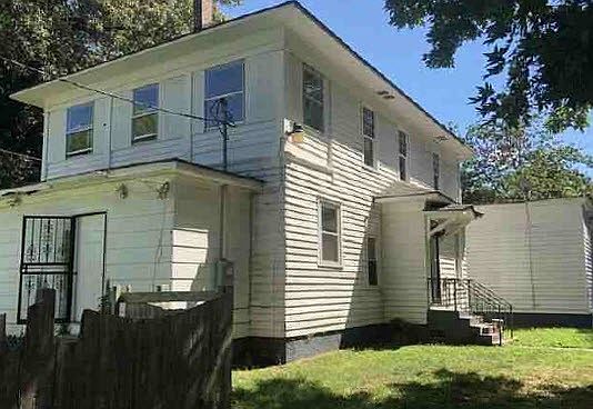 2nd image of 1100 W Walnut St