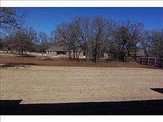 3rd image of 833 Lost Oak Dr