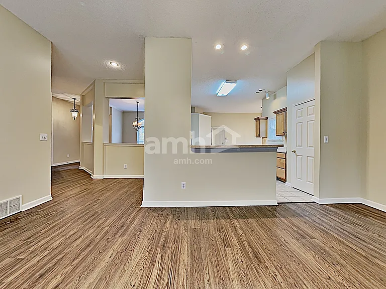 9289 Oakengate Cv — Photo 4