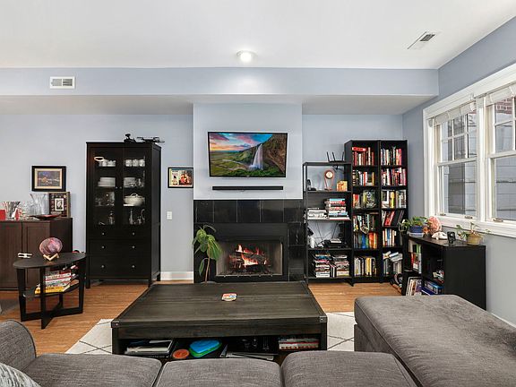 5th image of 3957 N Hermitage Ave #1