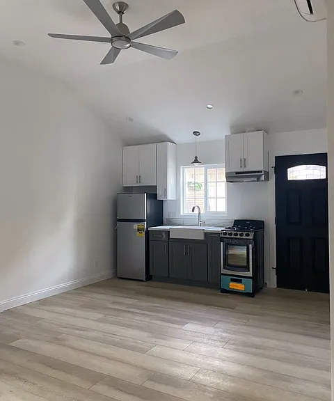 1521 Ramona Ave — Photo 1