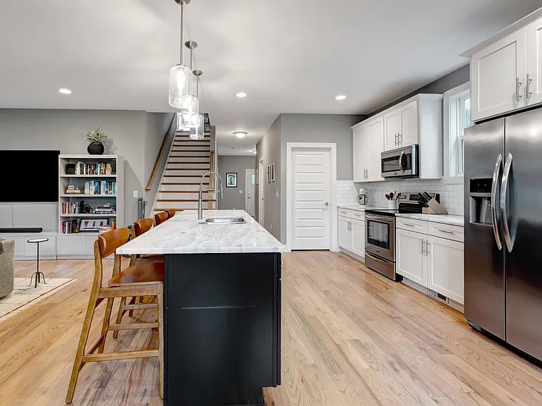 2038 Straightway Ave — Photo 13