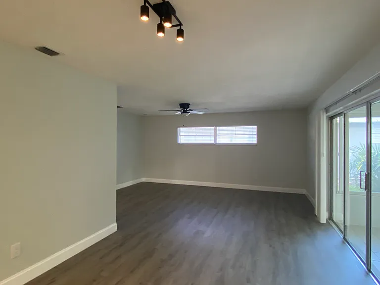 609 Parkwood Ave — Photo 8