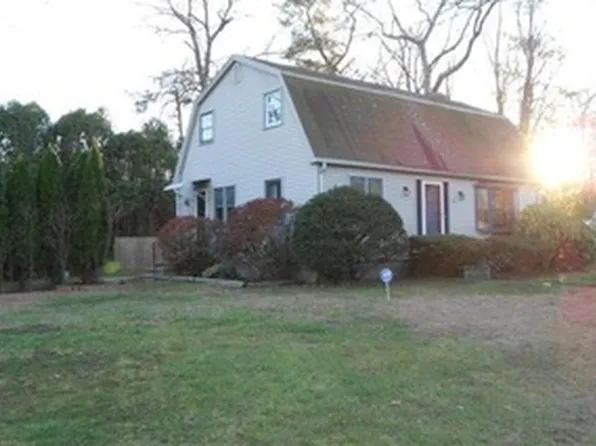 11 Lawson Dr, Easthampton, MA 01027