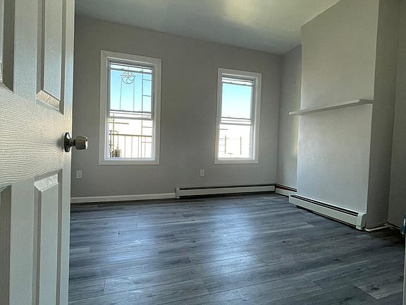 4th image of 486 Mercer St APT 2R