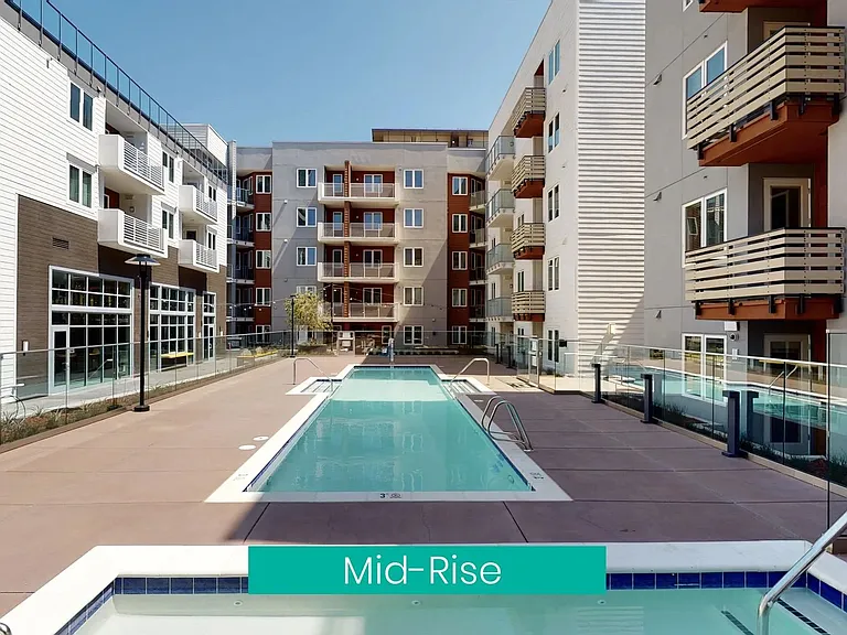 Capitol Towers - Luxury Midrise — Photo 14