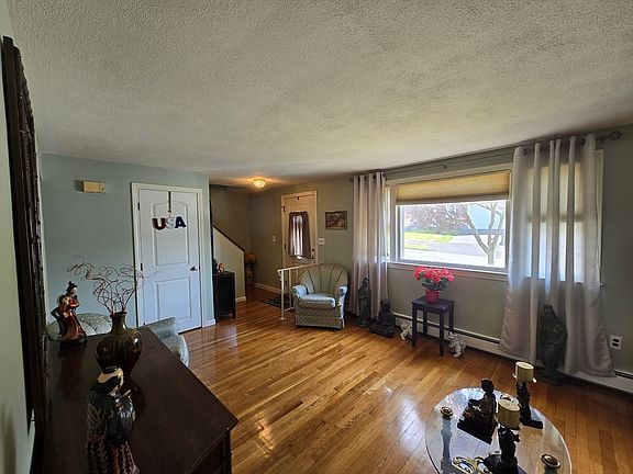 3rd image of 279 Reservoir Ave