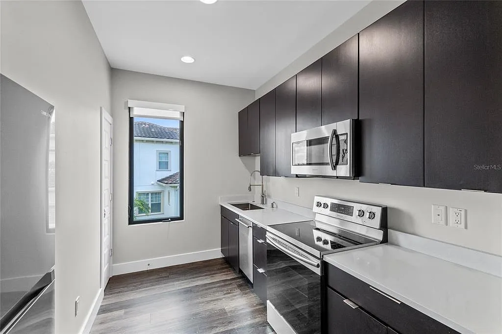 1 bed, 1.0 bath, 900 sqft, $1,750 — Photo 2