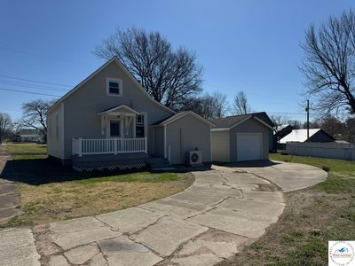 402 E Eickhoff St, Cole Camp, MO, 65325
