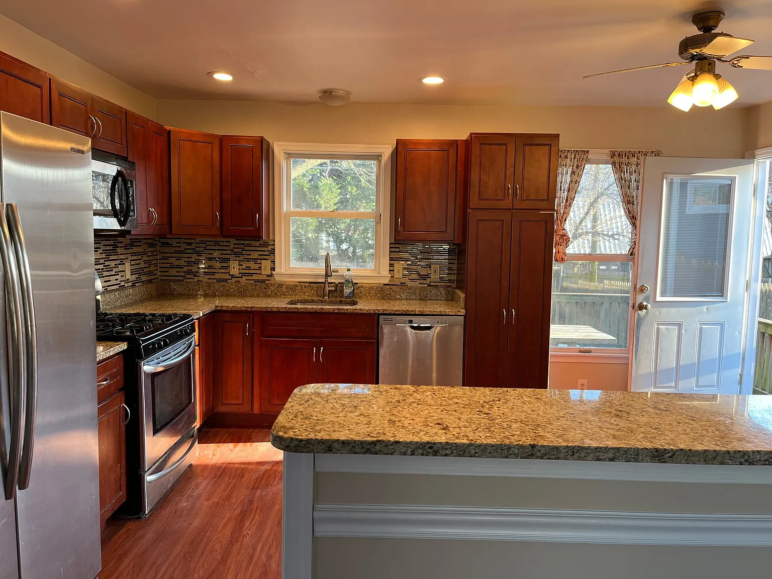 4 bed, 1578 sqft, $2,700 — Photo 2