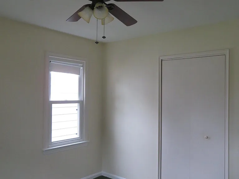 1327 Genesee Ave — Photo 6