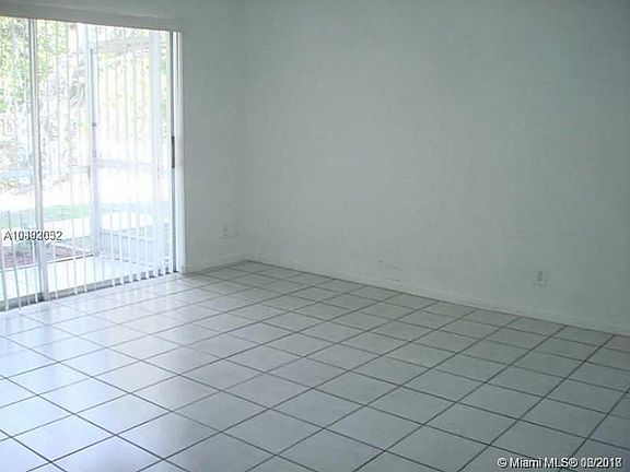 4th image of 102 SE 10th St #101