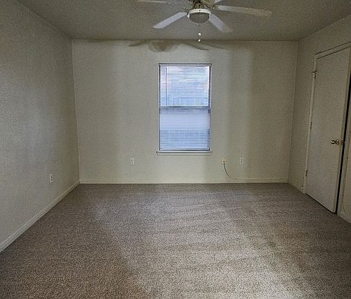 5th image of 1009 Lansberry Ct APT D