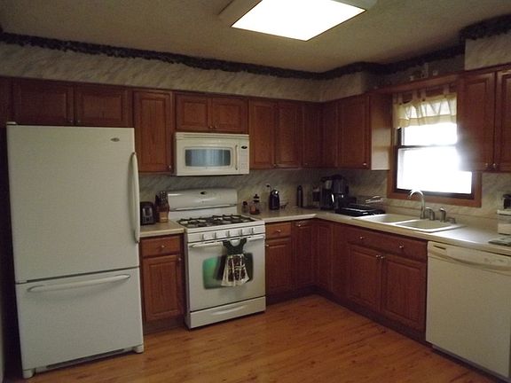 5th image of 716 E Rosewood St