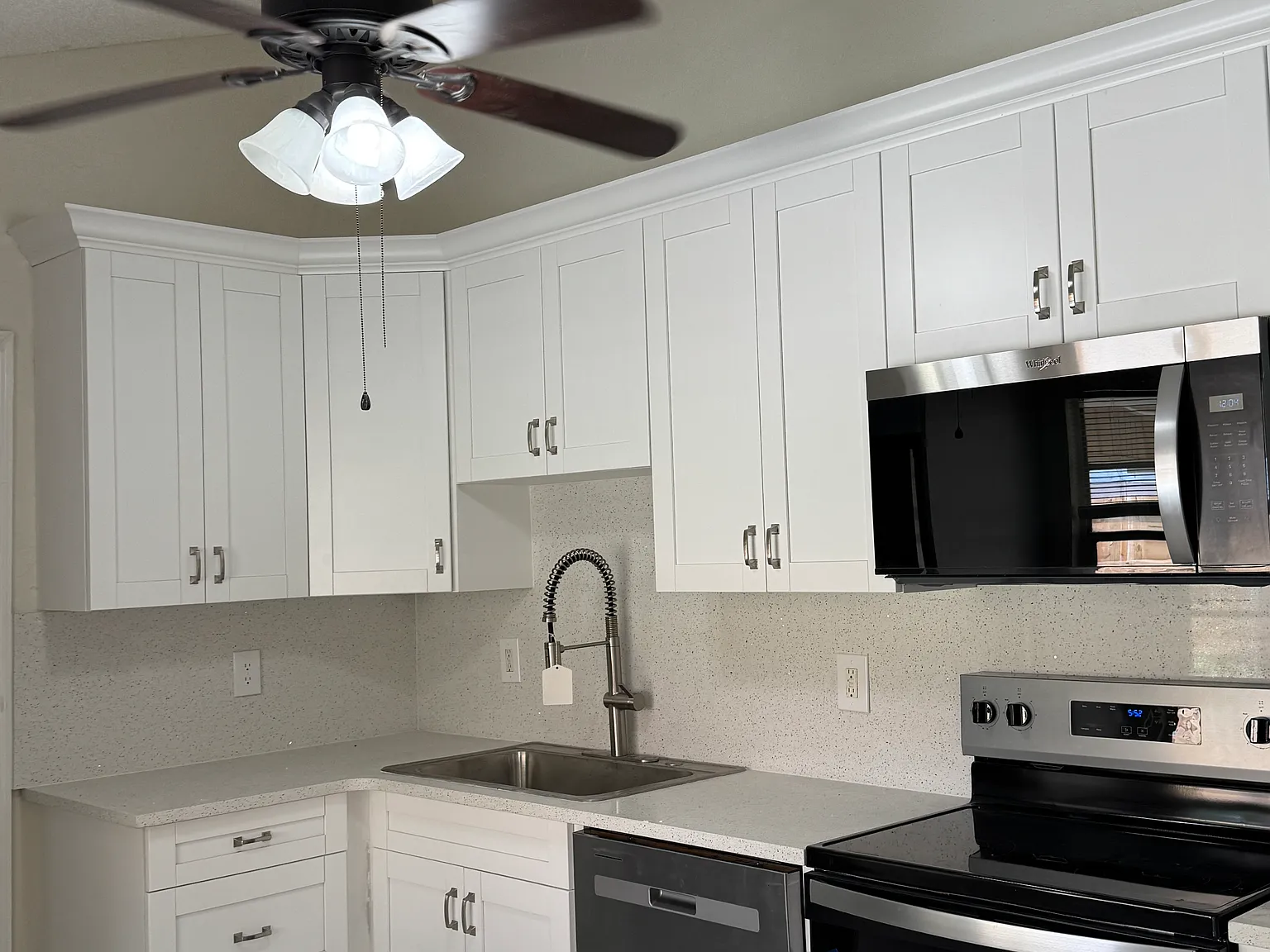 3 bed, 1155 sqft, $1,975 — Photo 4