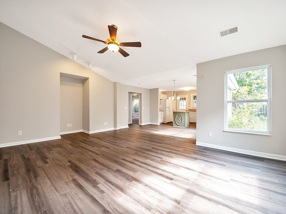1st image of 2916 Summer Hollow Ct