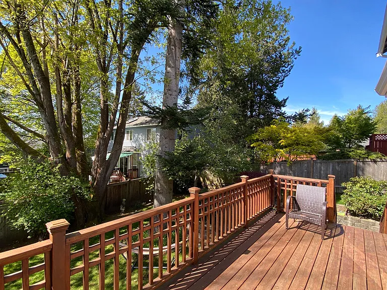 Huge custom built deck overlooking a landscaped yard - Lots of space for entertaining!