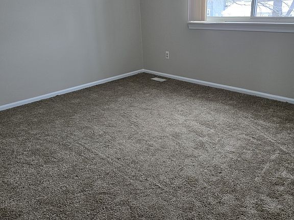 2nd image of 2622 Maple St