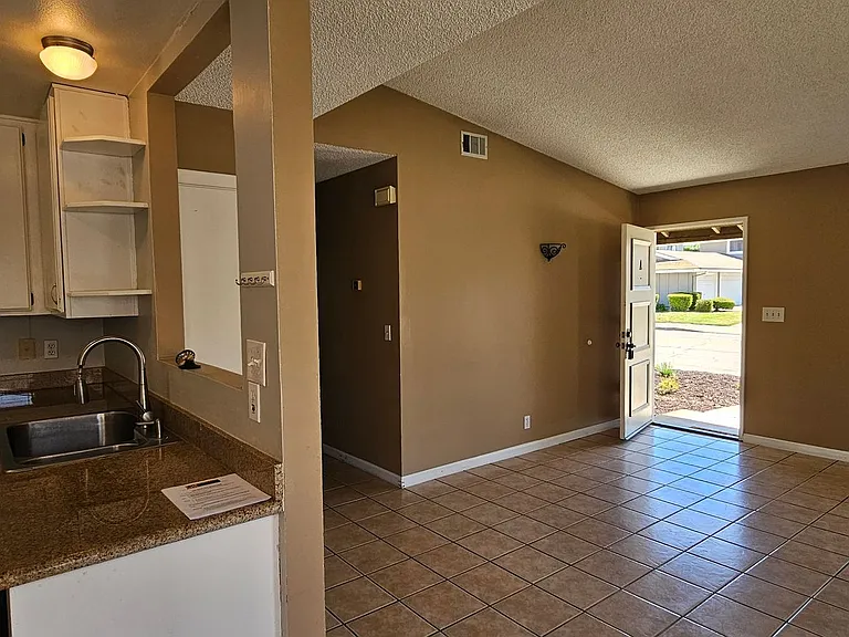 1153 E Foster Rd #A — Photo 8