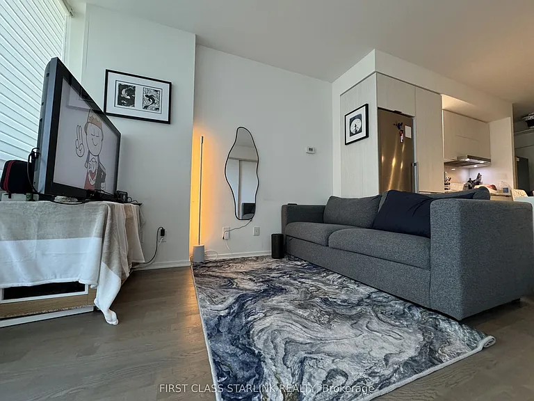 1 Bloor St E #811 — Photo 6
