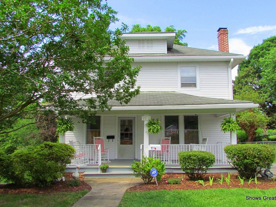 For Sale: 2517  WEAVER RD SW, Roanoke, Virginia 24015