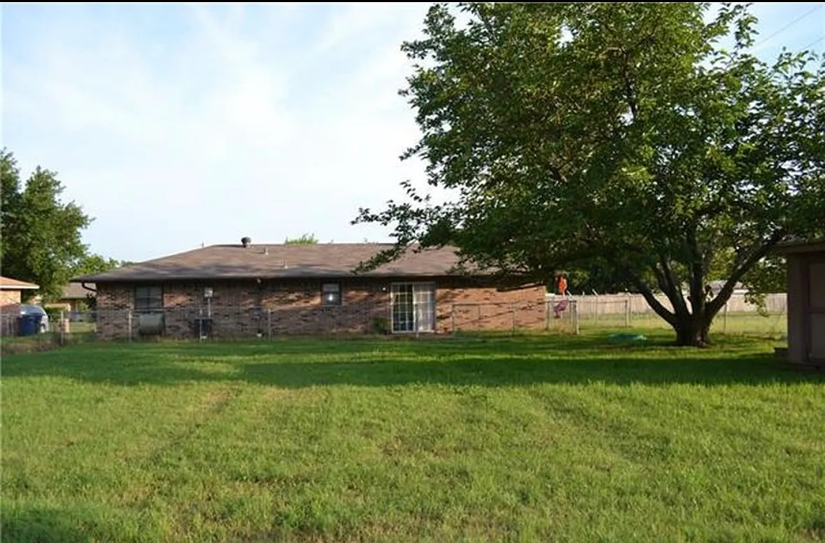 Building Photo - 215 Southside Dr
