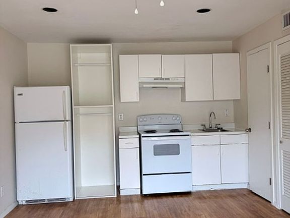 3rd image of 1403 Norwalk Ln #100
