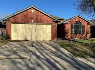 804 Stafford Station Dr, Saginaw, TX 76131