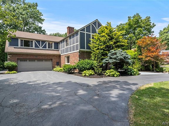 3rd image of 5082 Woodland Dr