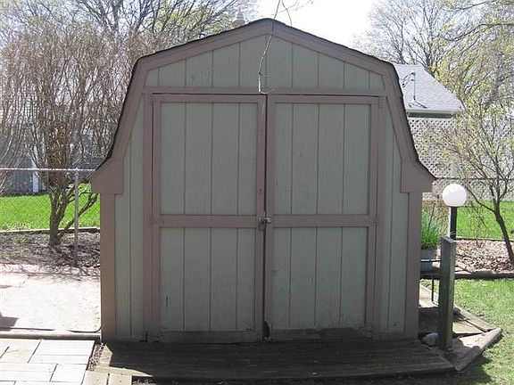 4th image of 3272 Glenbrook Dr