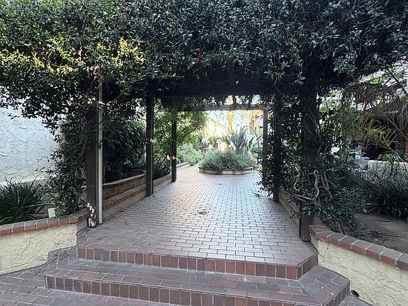 4th image of 5534 Encino Ave APT 106