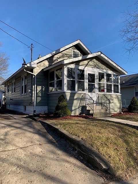 1st image of 915 Seymour Ave