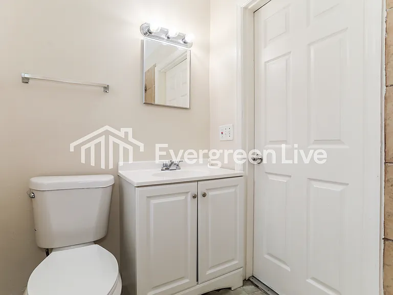 4047 Washington Ave — Photo 8